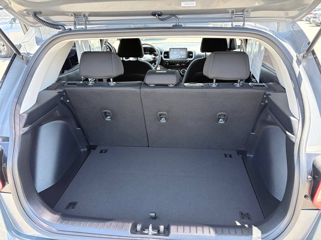 Used 2025 Hyundai Venue SE FWD image 24
