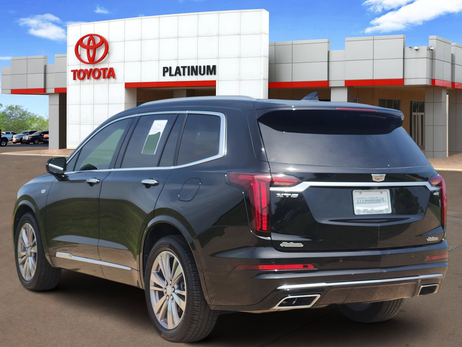 Used 2023 Cadillac XT6 Premium Luxury FWD image 5