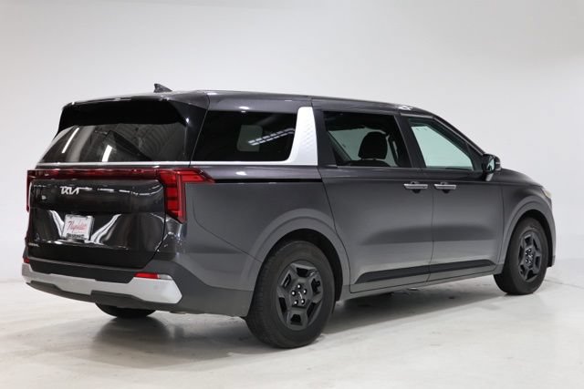 Used 2025 Kia Carnival FWD image 8