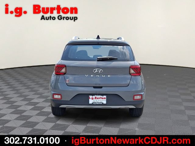 Used 2022 Hyundai Venue SEL FWD image 5