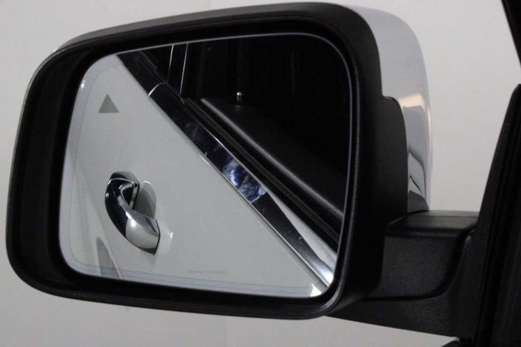 Used 2021 Jeep Grand Cherokee Limited w/ Sun & Sound Group image 41