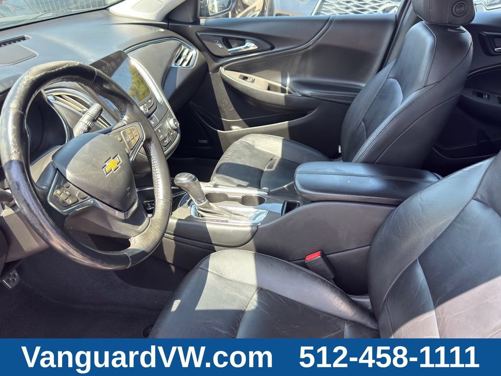 Used 2017 Chevrolet Malibu LT w/ Leather Package FWD image 9