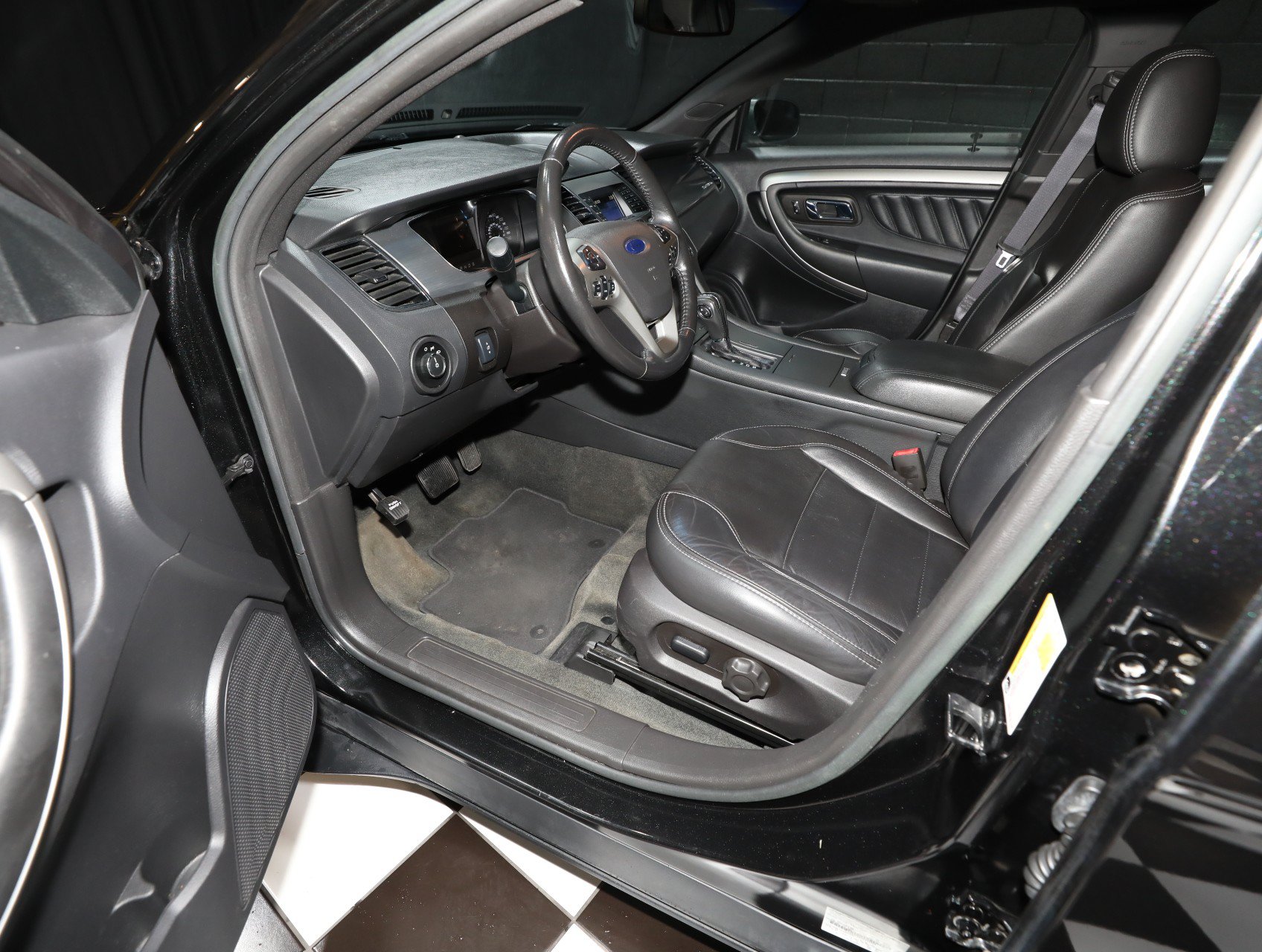 Used 2013 Ford Taurus SEL FWD image 3