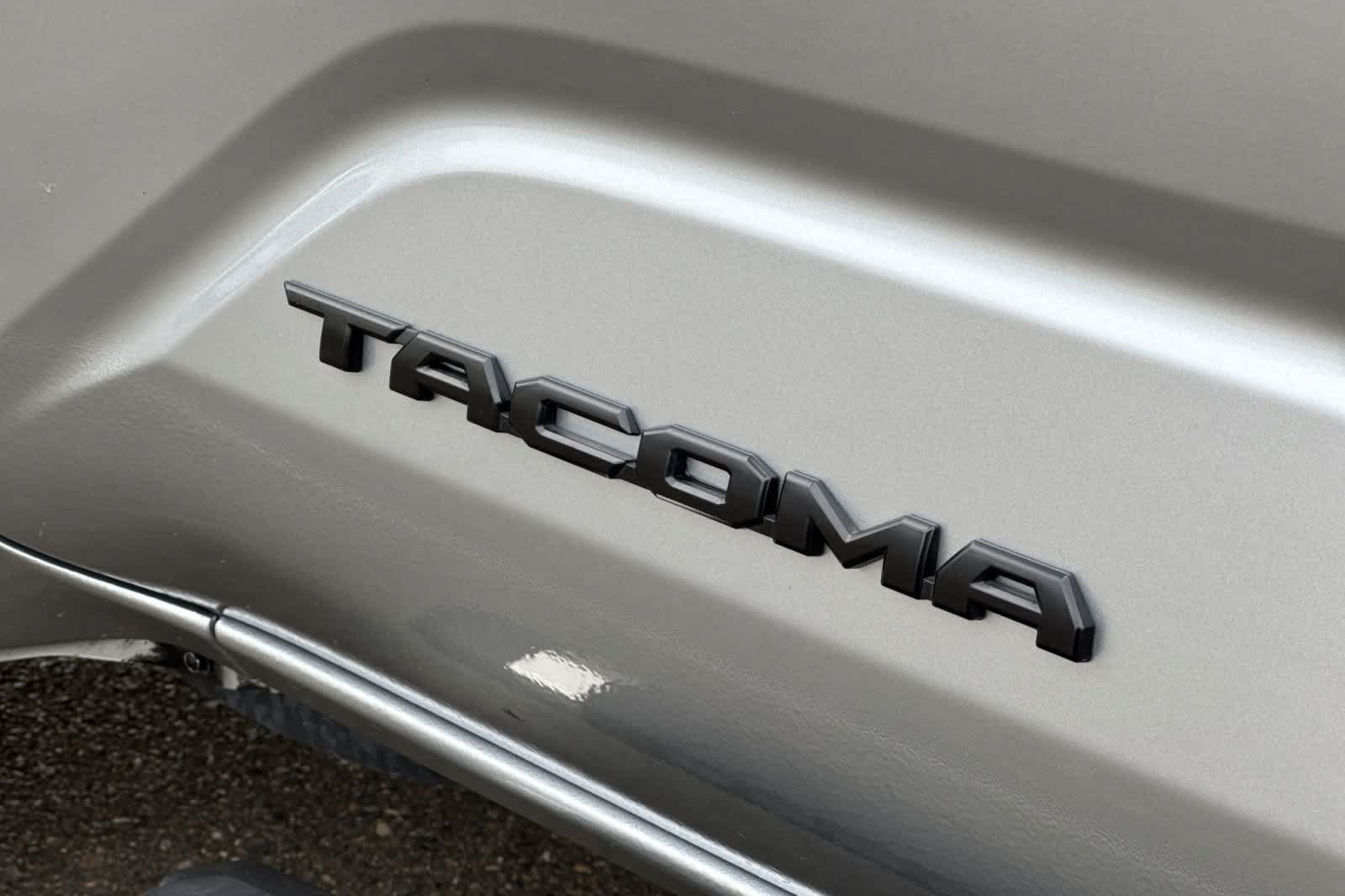 Used 2024 Toyota Tacoma TRD Off-Road w/ TRD Off Road Upgrade Package AWD/4WD image 31