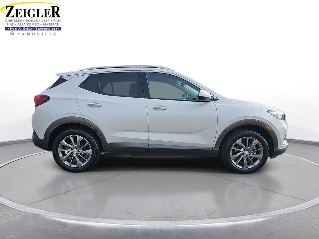 Used 2022 Buick Encore GX Essence w/ Advanced Technology Package image 4
