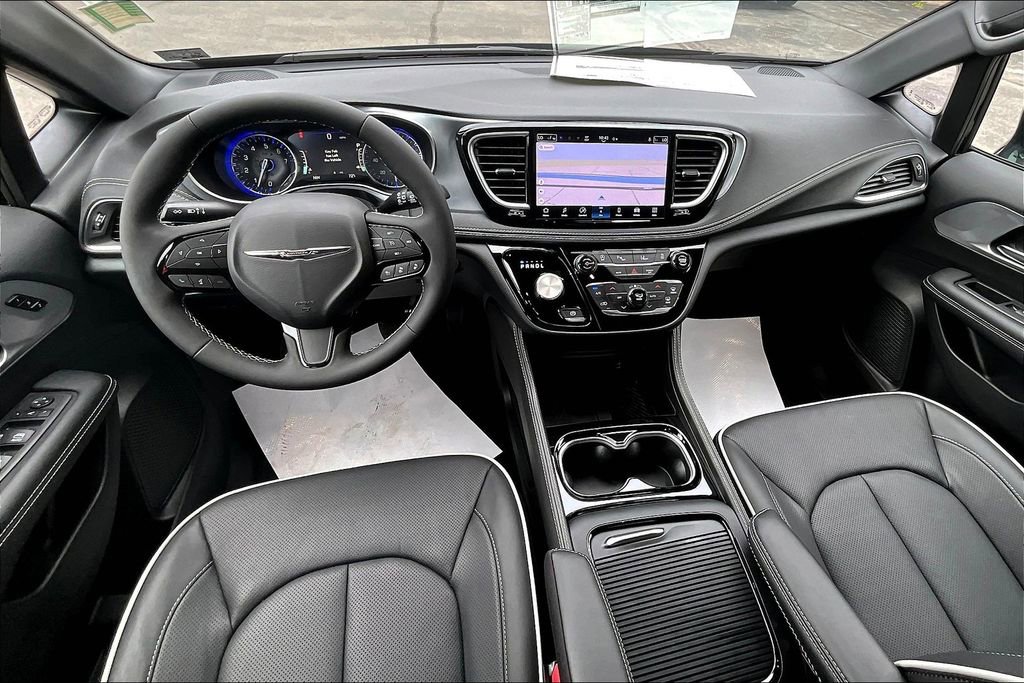 New 2026 Chrysler Pacifica Limited w/ S Appearance Package image 5