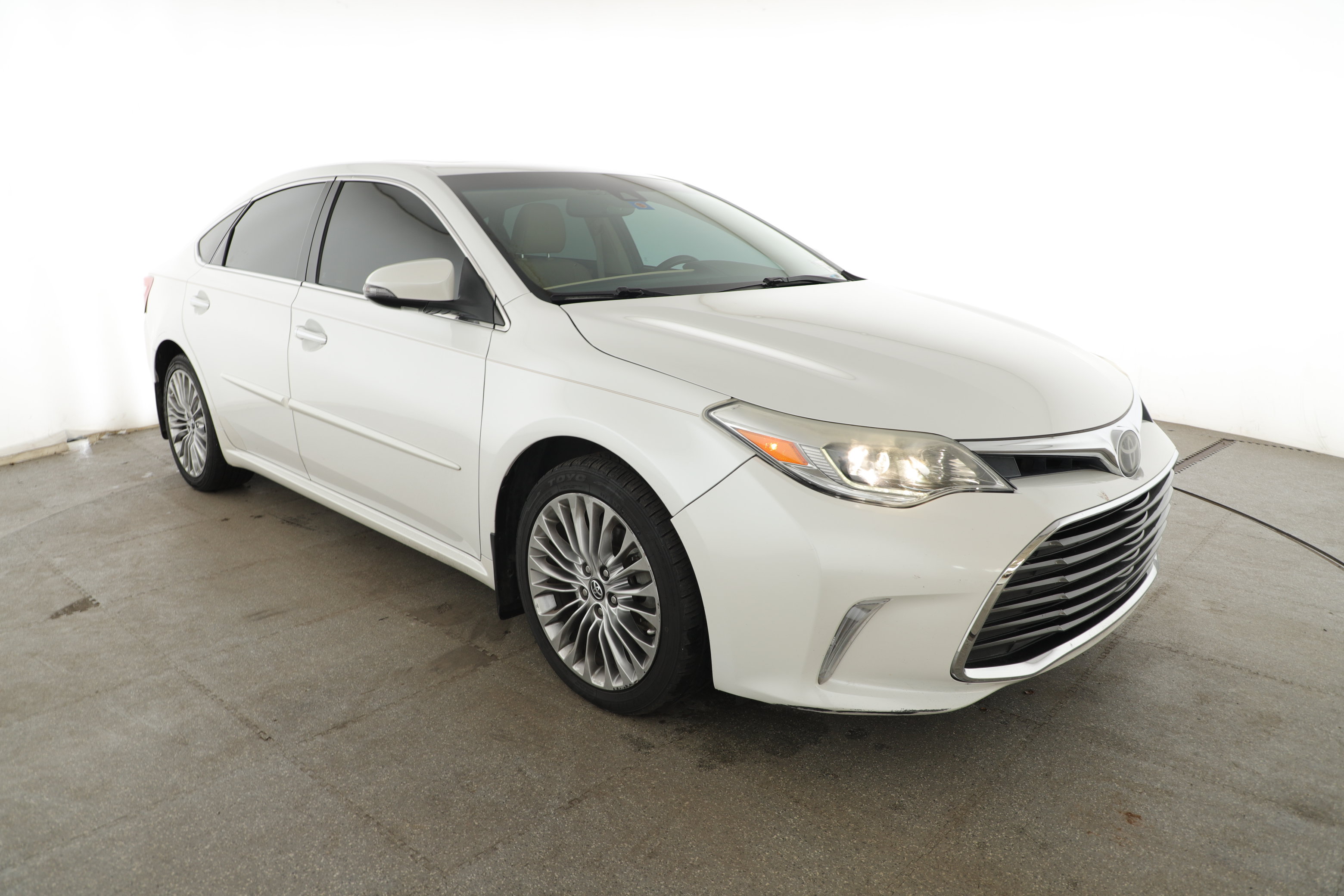 Used 2016 Toyota Avalon Limited w/ Toyota Safety Sense Package FWD image 13