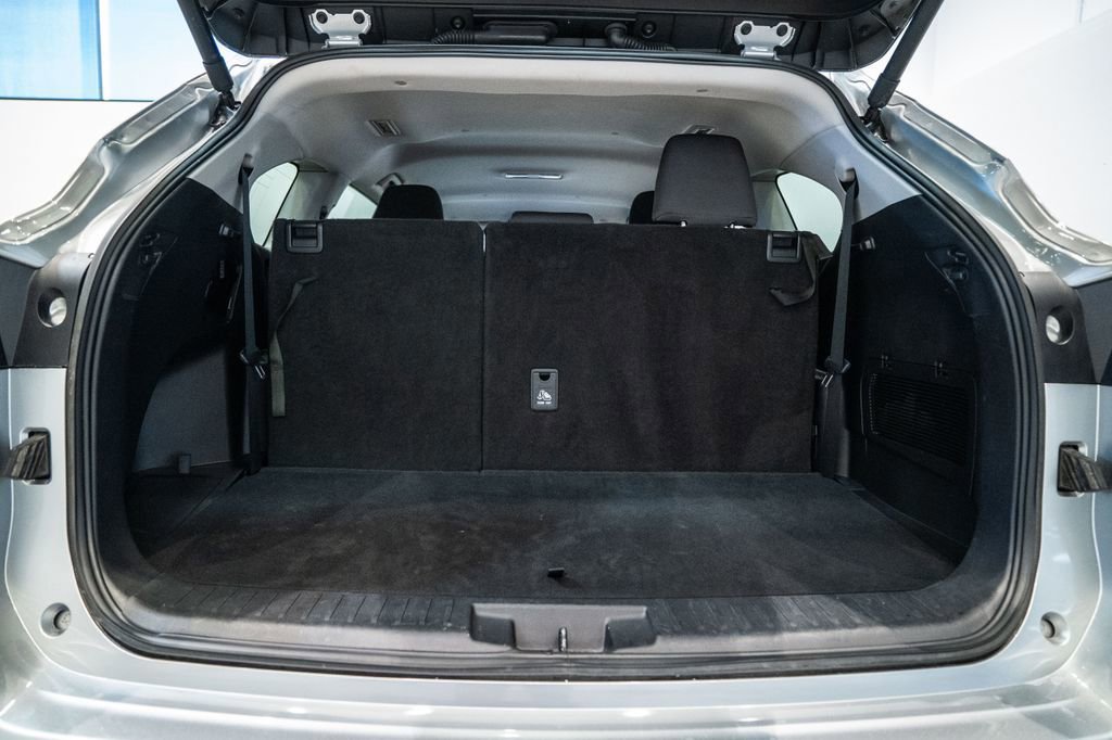 Used 2024 Toyota Highlander LE image 35