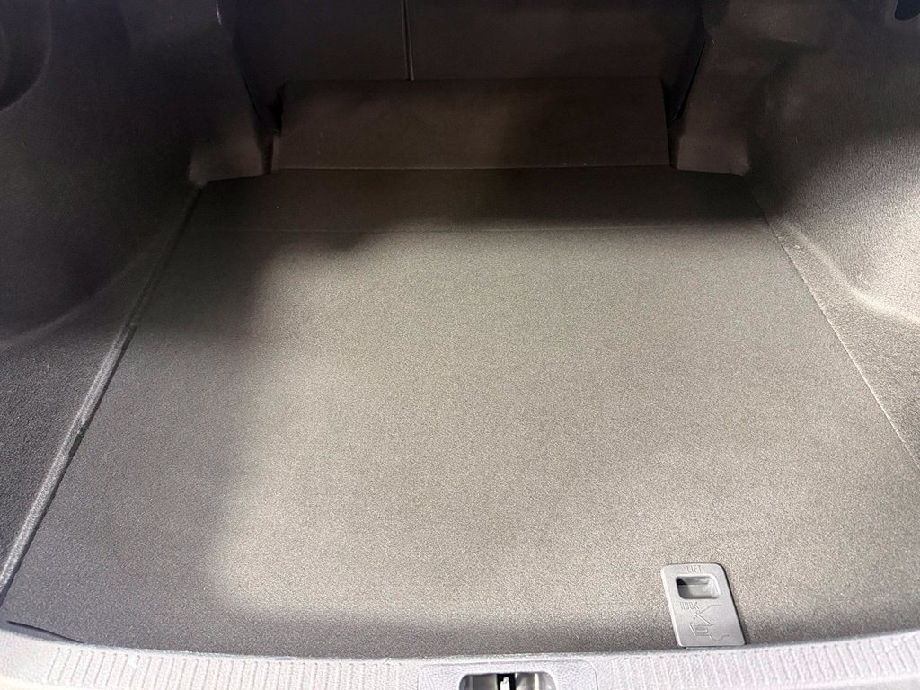 Used 2021 Toyota Camry SE w/ Carpet Mat Package (TMS) FWD image 20