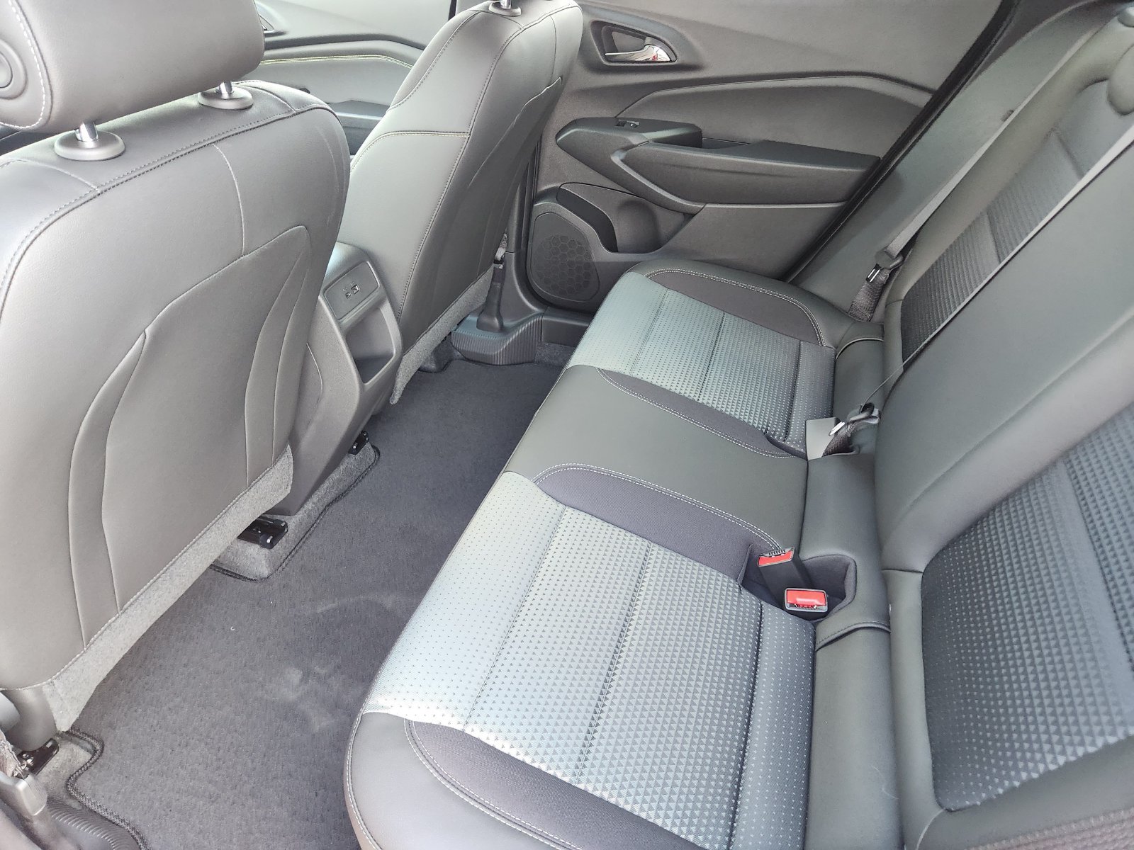 New 2026 Chevrolet Trax LT w/ LT Convenience Package FWD image 24