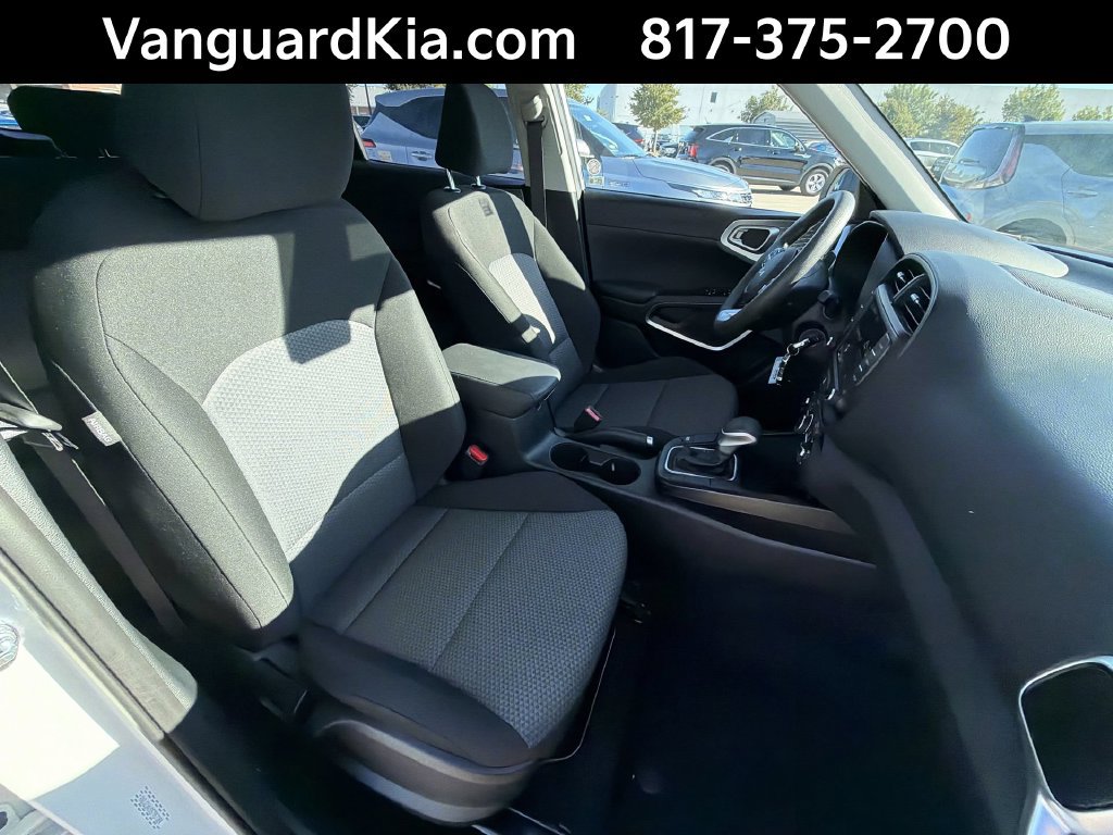 Certified 2025 Kia Soul LX w/ LX Technology Package FWD image 27