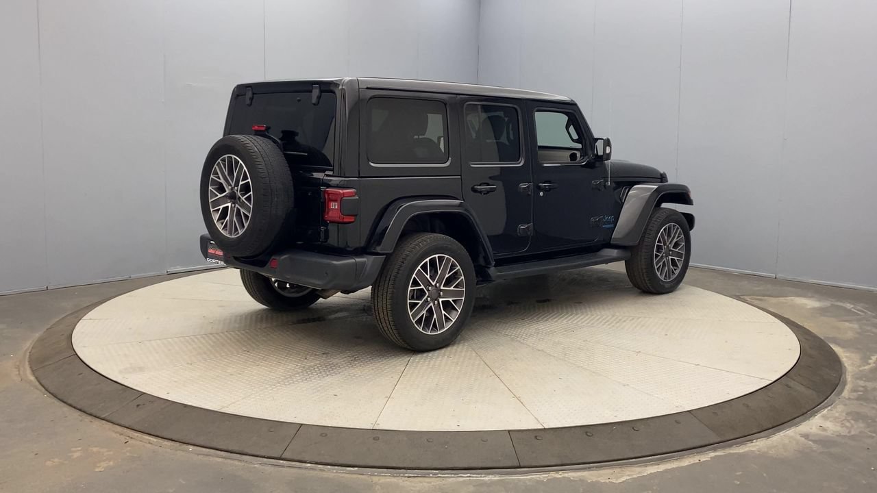 Used 2022 Jeep Wrangler Unlimited Sahara AWD/4WD image 5