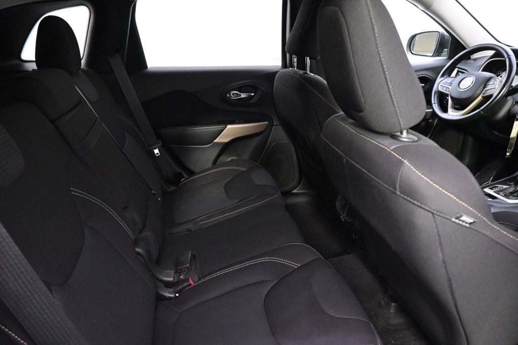 Used 2017 Jeep Cherokee Latitude w/ Safety/Convenience Group image 18