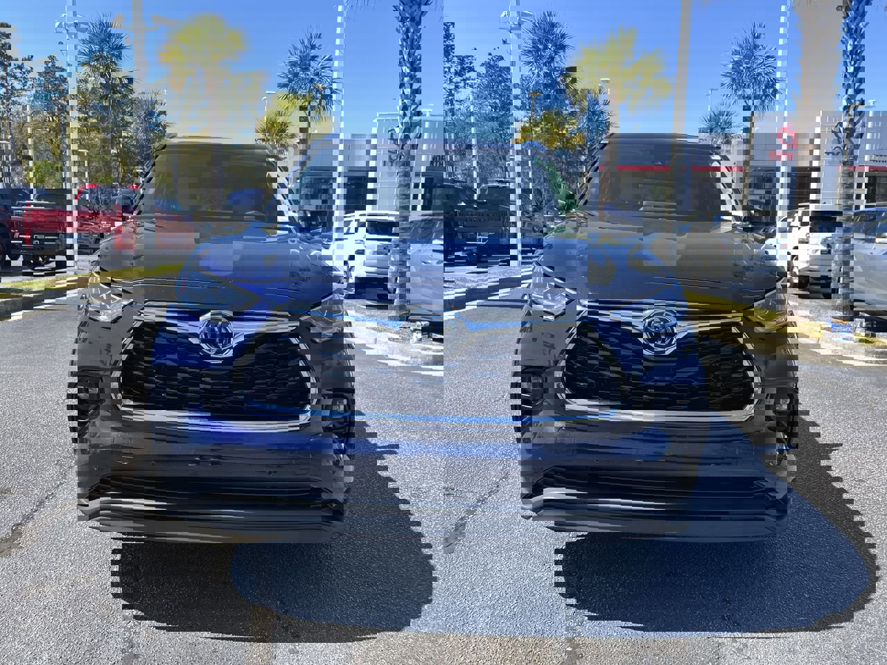 Used 2023 Toyota Highlander Limited image 3