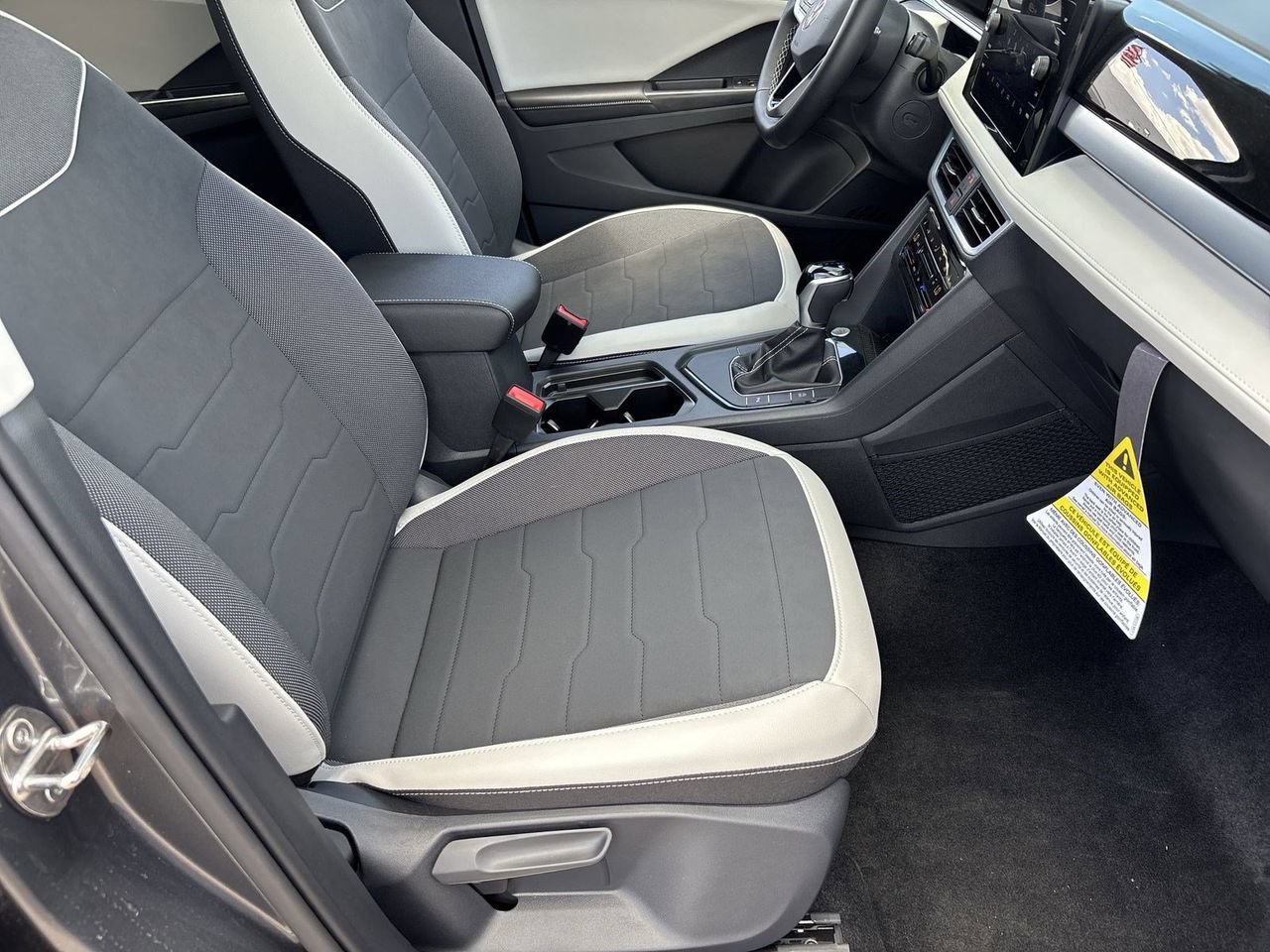 New 2026 Volkswagen Taos SE FWD image 8