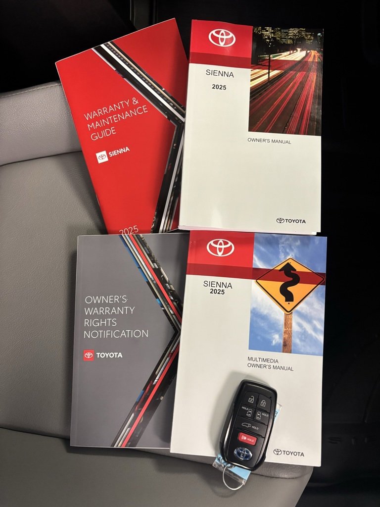 Used 2025 Toyota Sienna XLE image 32