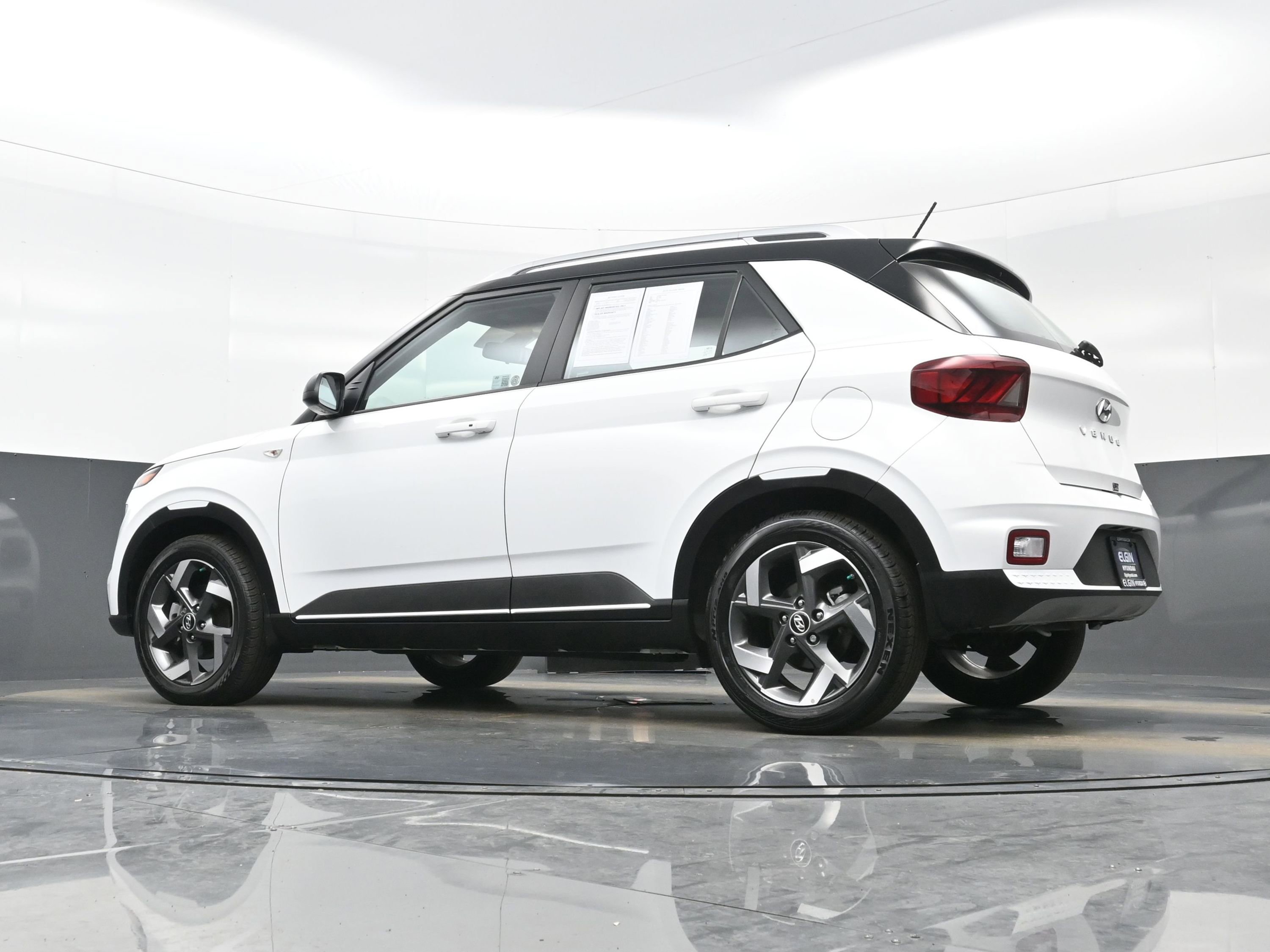 Certified 2025 Hyundai Venue Limited image 28