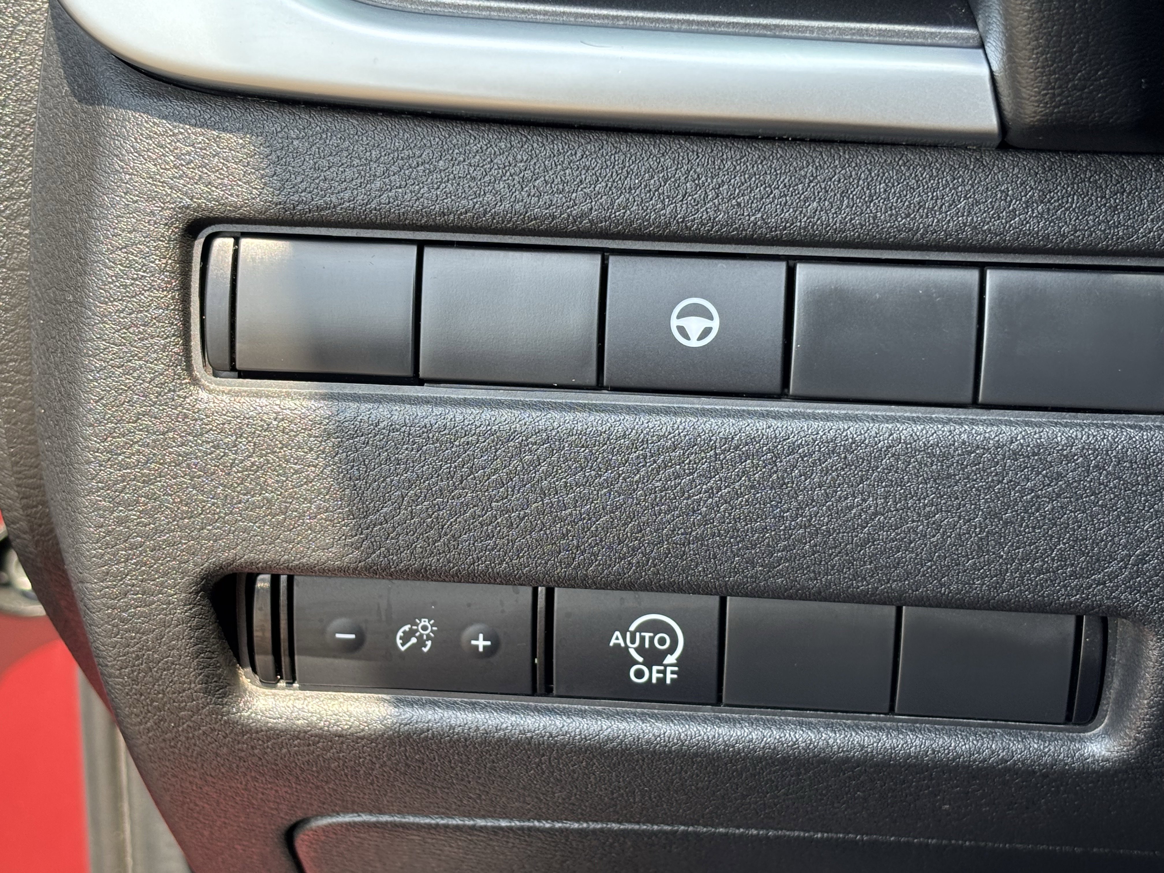 Used 2023 Nissan Rogue SV image 30