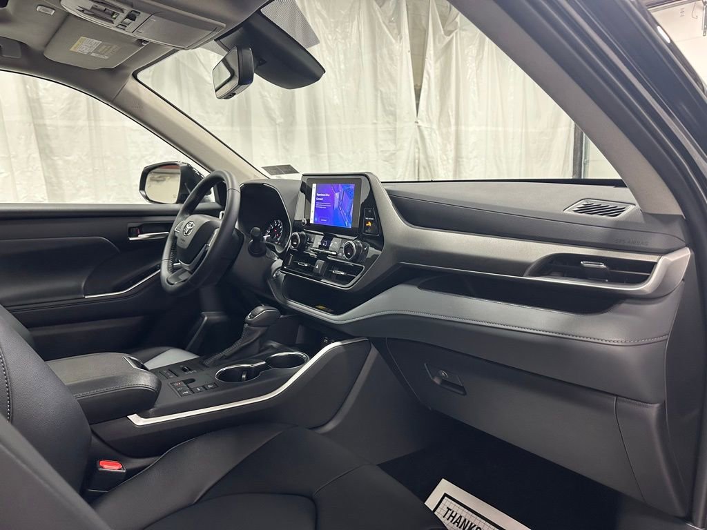 Used 2025 Toyota Highlander XLE image 67