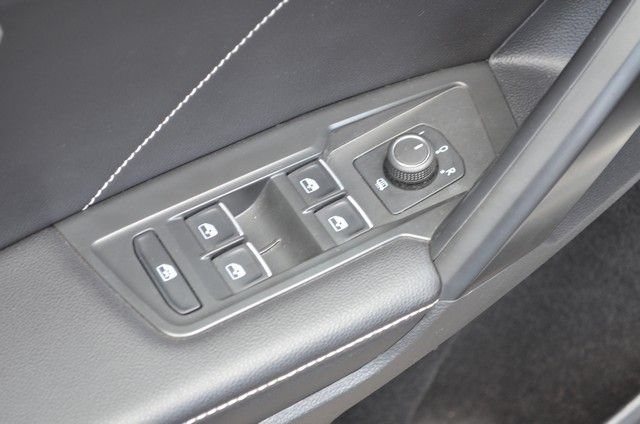 Used 2024 Volkswagen Tiguan SE AWD/4WD image 16