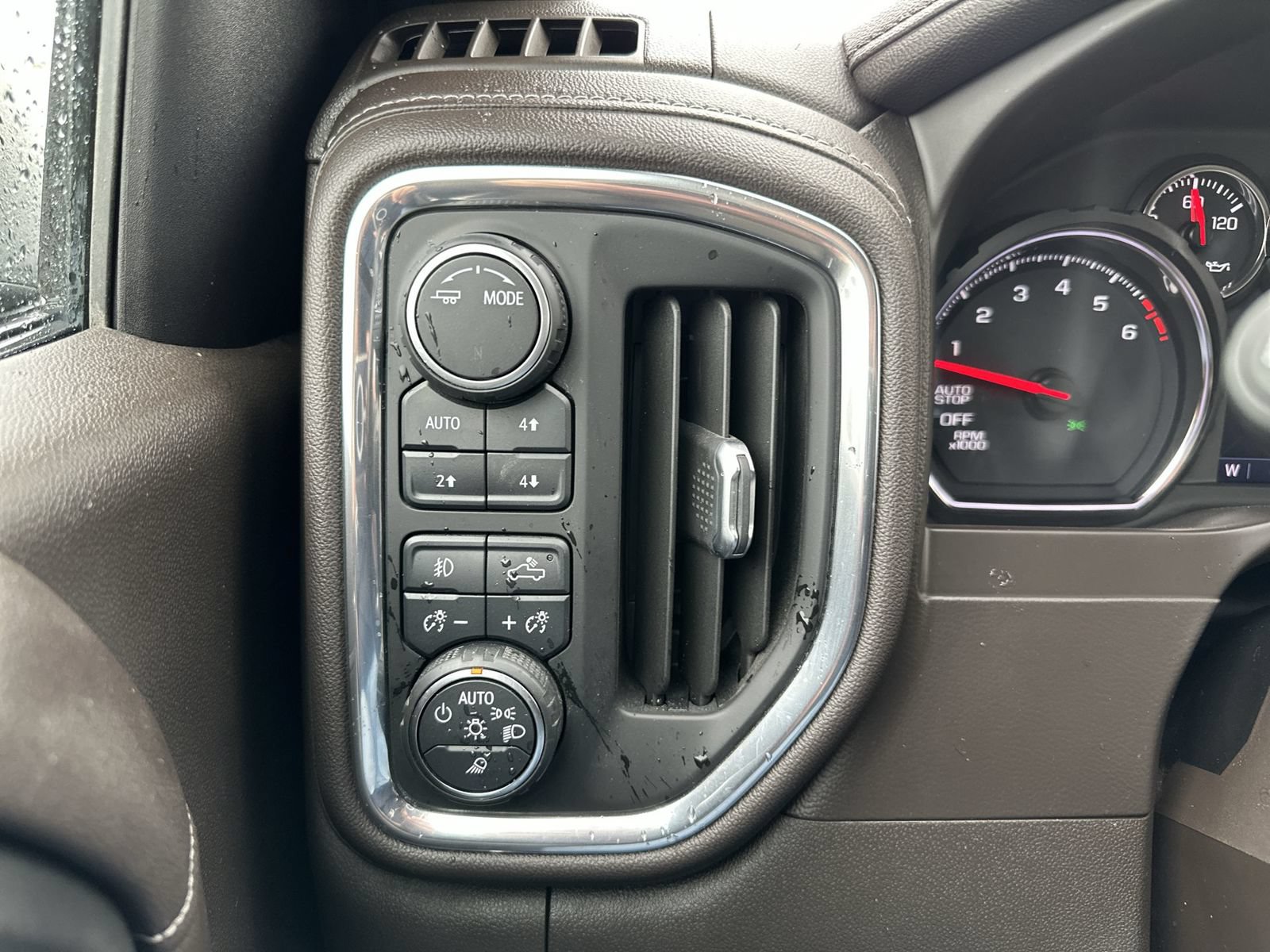 Used 2021 Chevrolet Silverado 1500 LTZ w/ LTZ Premium Package AWD/4WD image 18