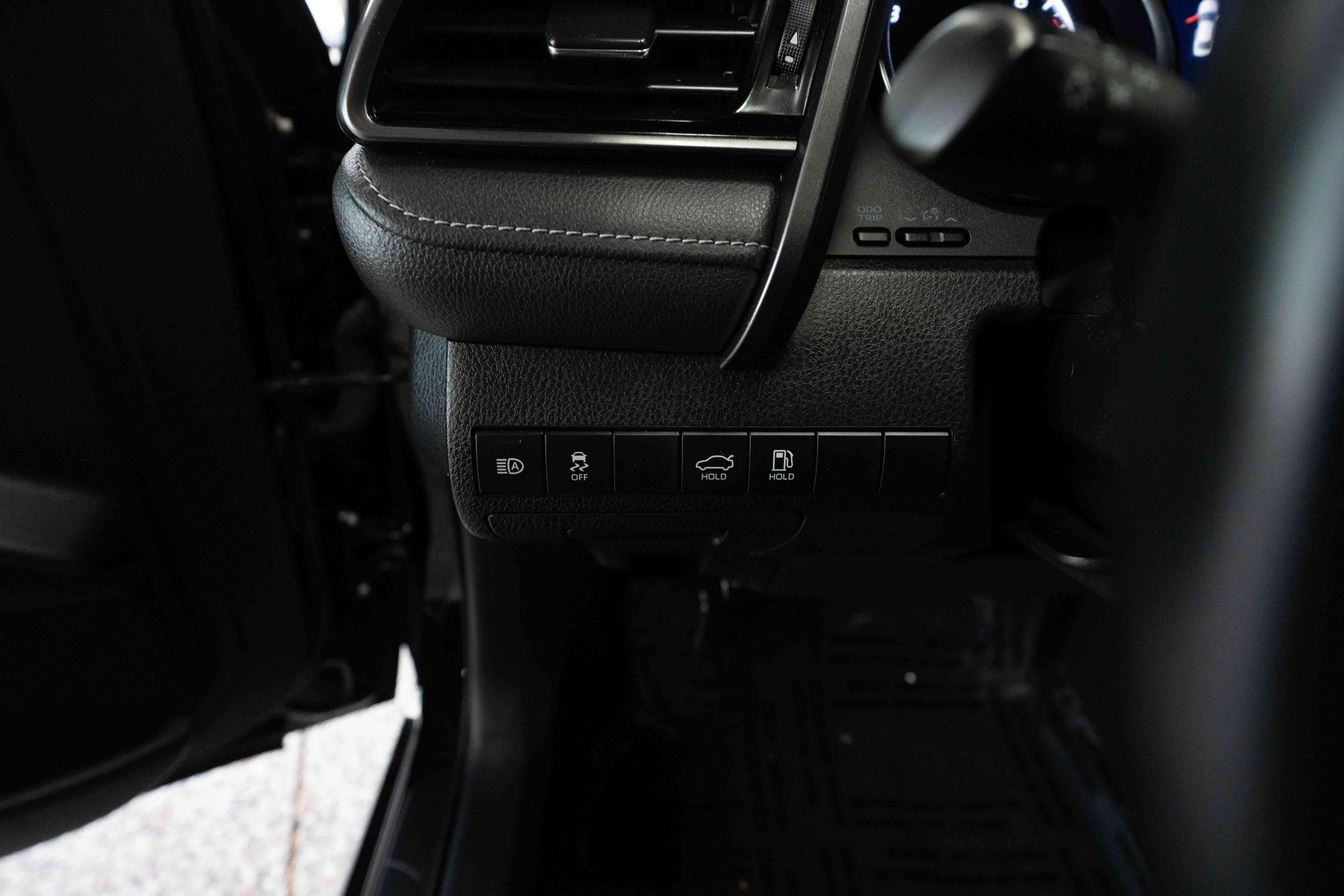 Used 2020 Toyota Camry SE FWD image 11