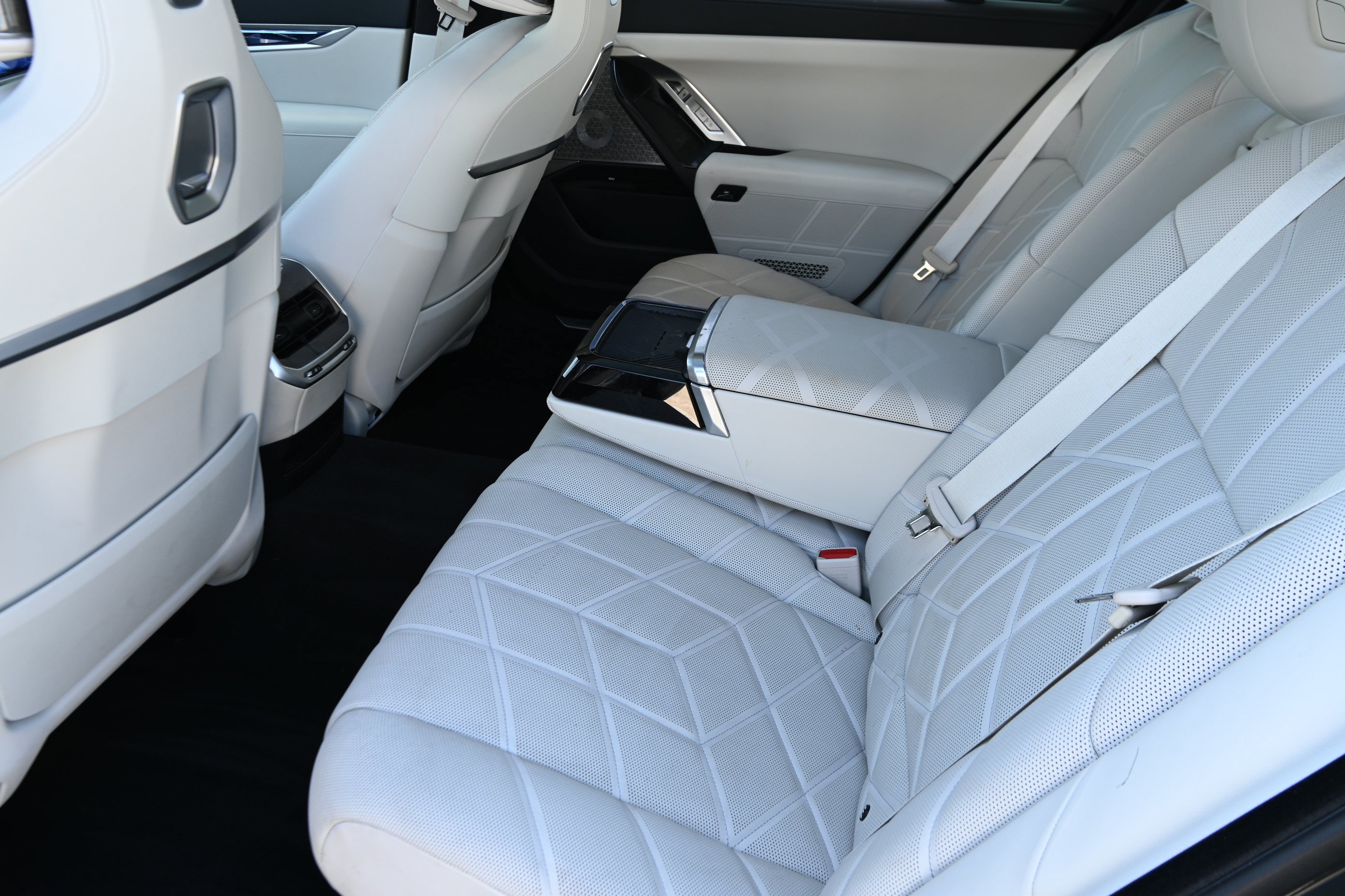 Certified 2023 BMW 760i xDrive w/ Luxury Rear Seating Package AWD/4WD image 12