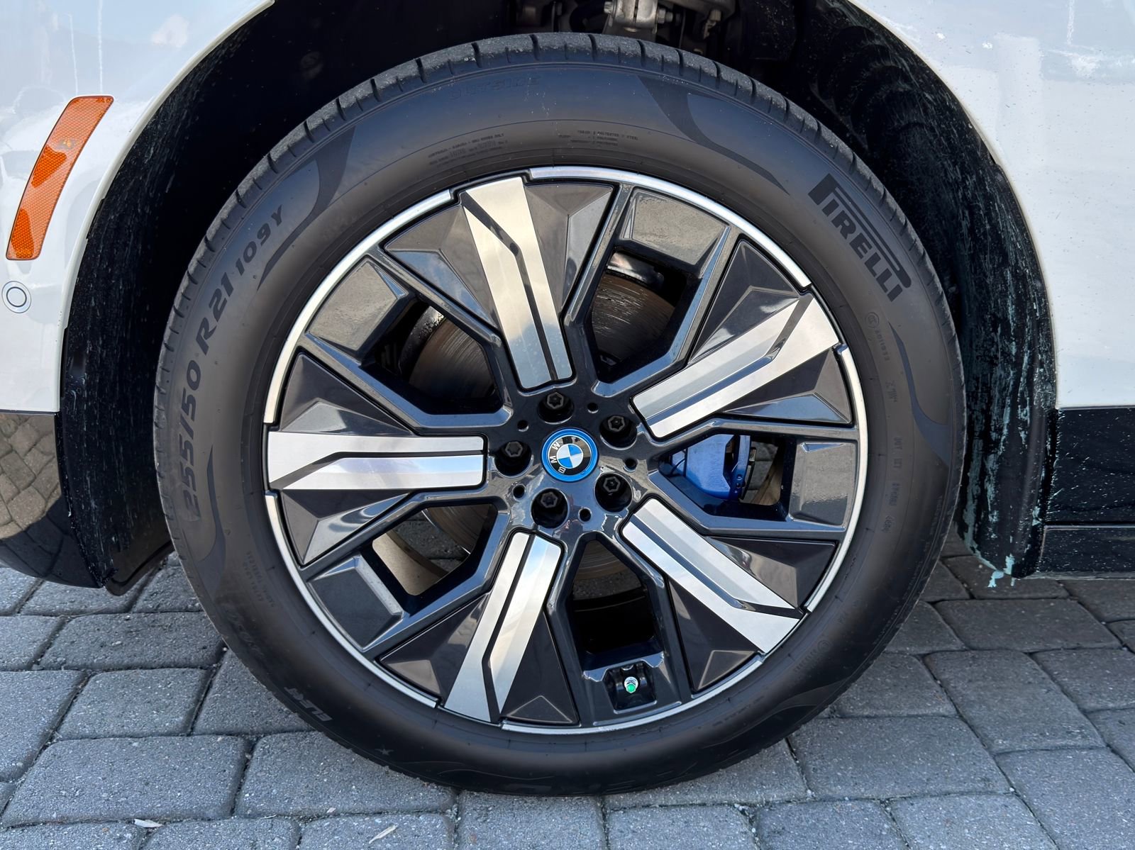 Used 2023 BMW iX xDrive50 w/ Sport Package image 13