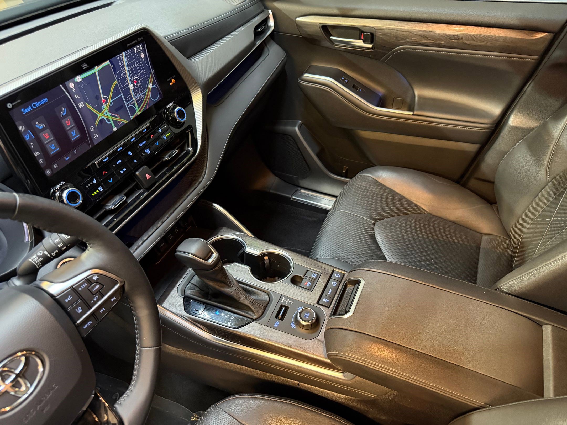 Used 2021 Toyota Highlander Platinum image 34