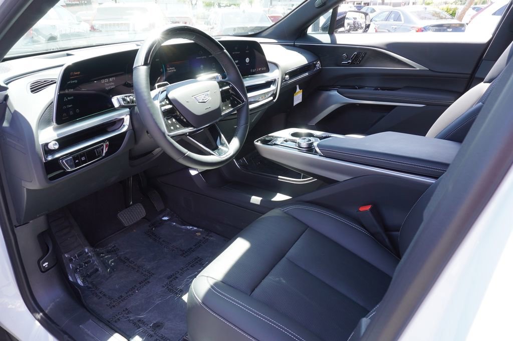 New 2025 Cadillac Lyriq Luxury image 16