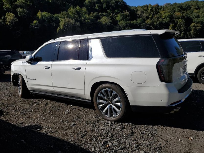 Used 2025 Chevrolet Suburban High Country image 4