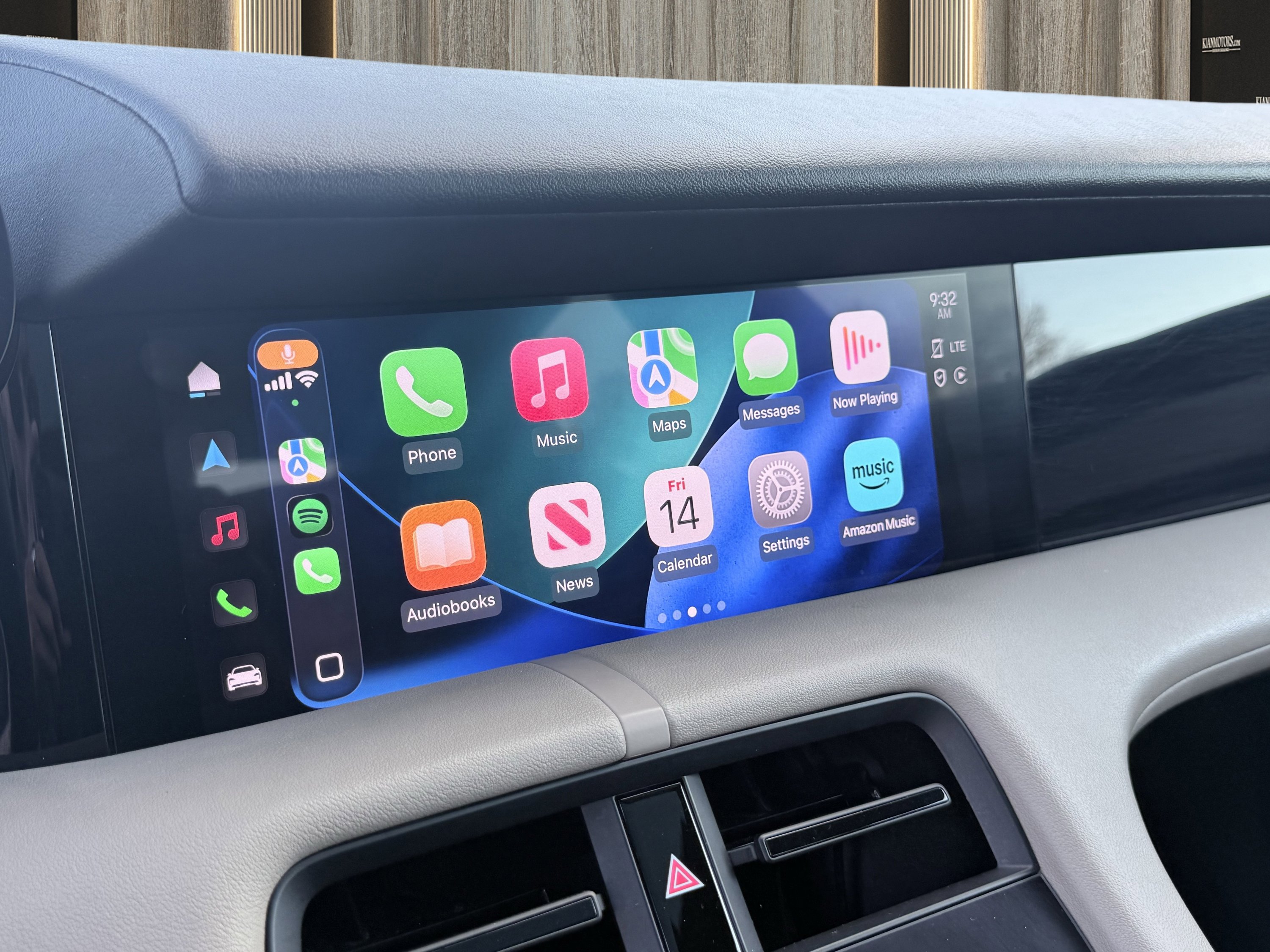 Used 2022 Porsche Taycan image 3