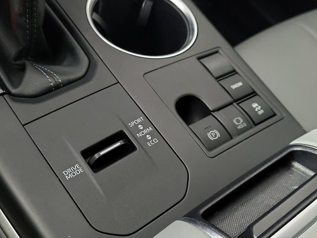 Used 2023 Toyota Highlander XLE FWD image 35