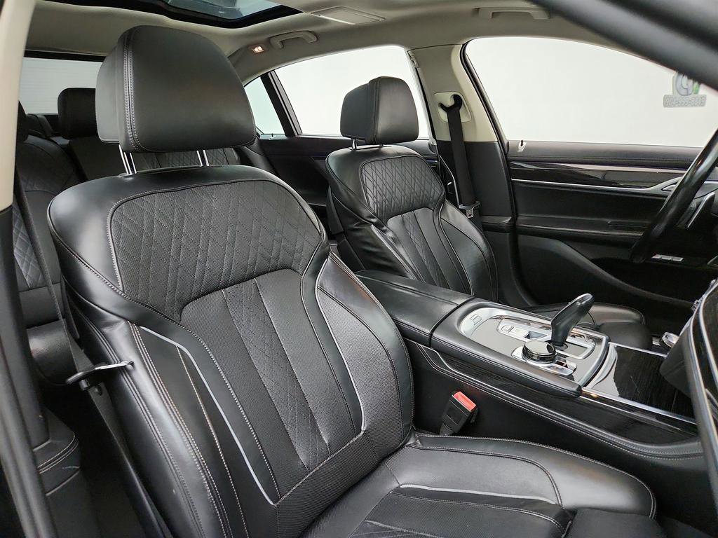 Used 2017 BMW 740i RWD image 28