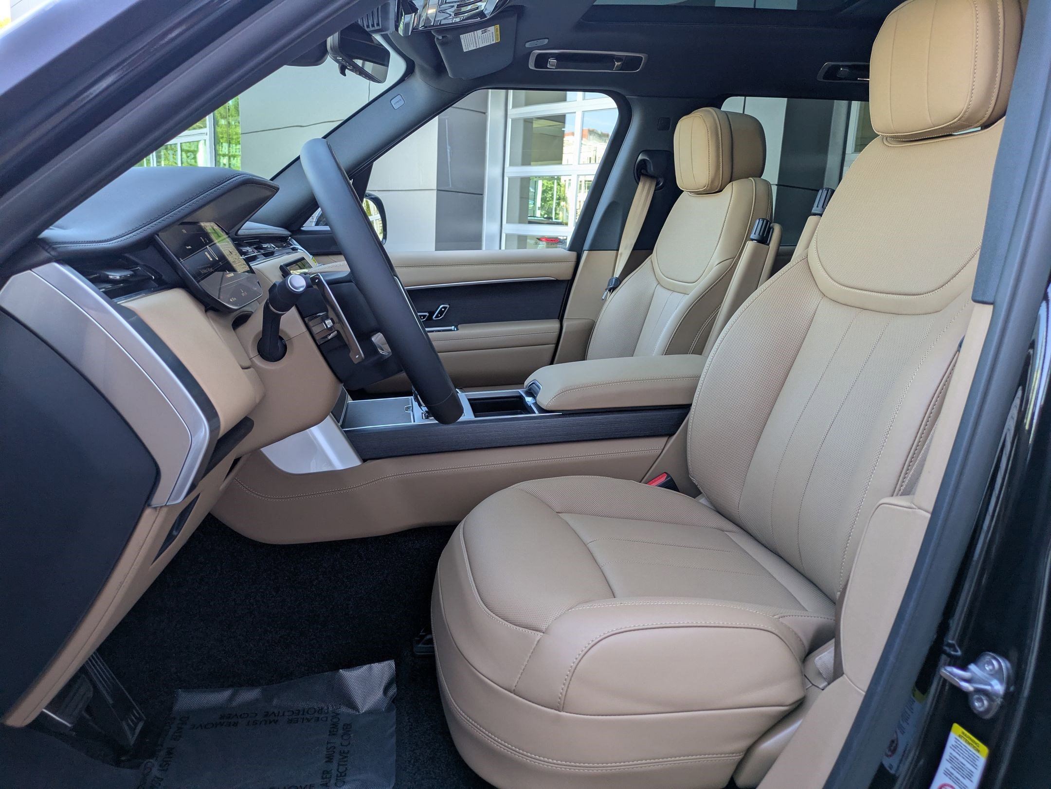 New 2025 Land Rover Range Rover Long Wheelbase SE image 23