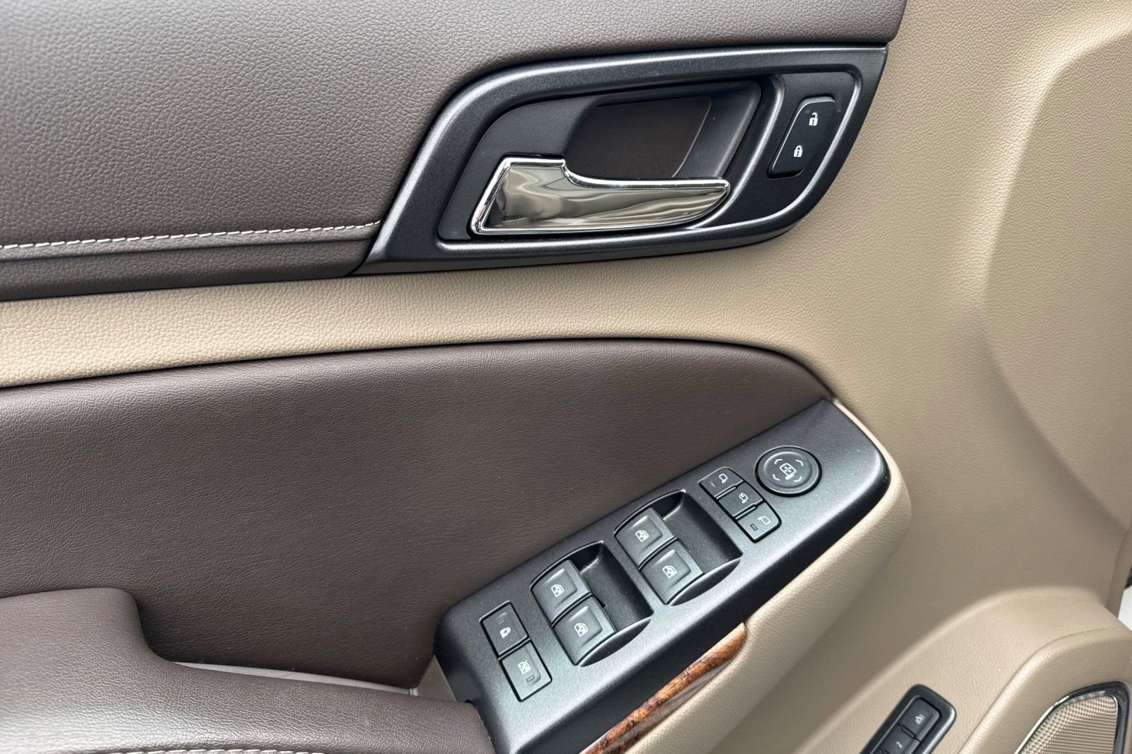 Used 2020 Chevrolet Suburban Premier w/ Max Trailering Package image 12