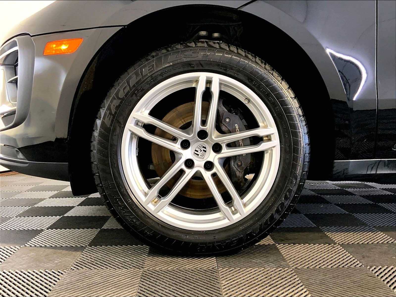 Used 2023 Porsche Macan AWD/4WD image 11