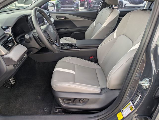 Used 2025 Toyota Camry SE FWD image 12