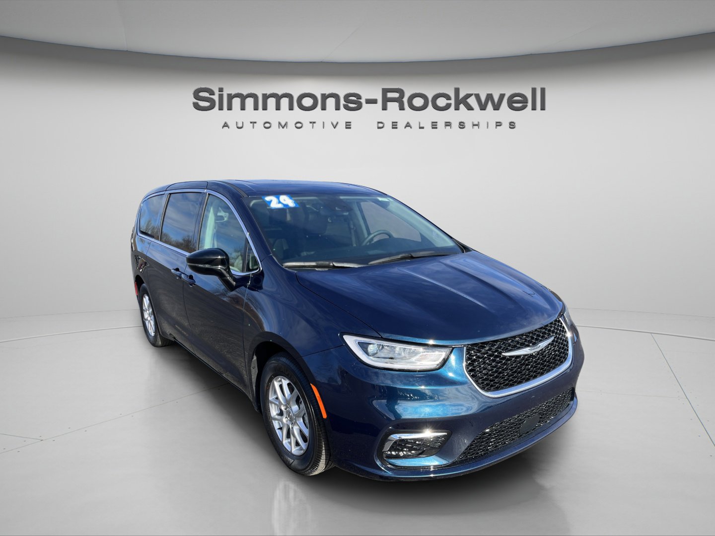 Used 2024 Chrysler Pacifica Touring-L image 3