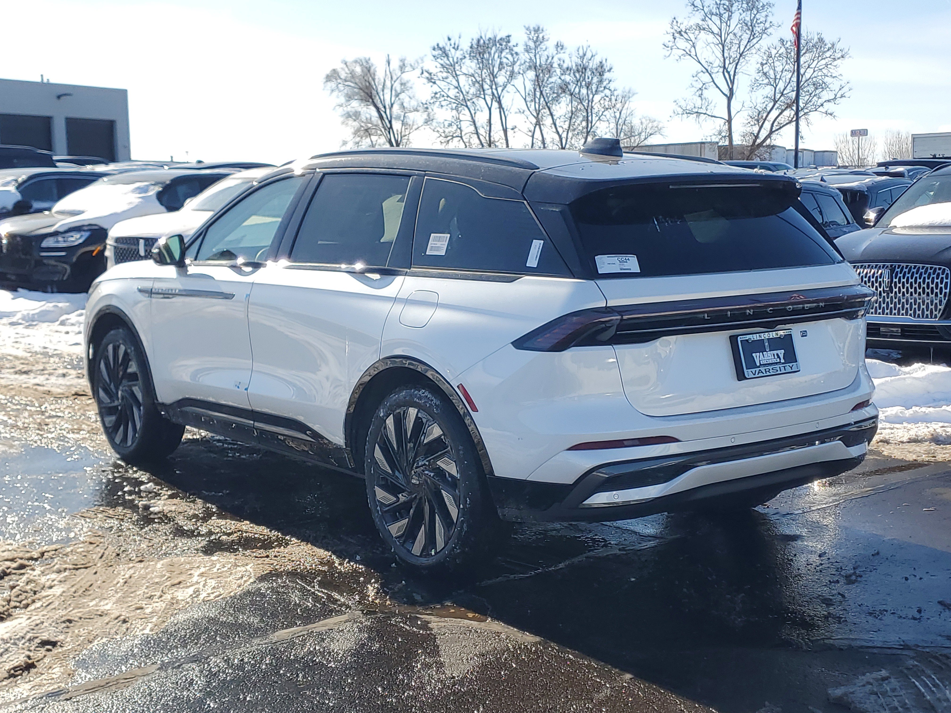 New 2026 Lincoln Nautilus Reserve w/ Jet Appearance Package image 3