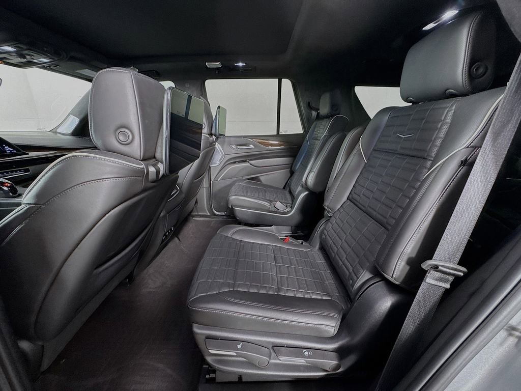 Used 2023 Cadillac Escalade Sport Platinum w/ LPO, ONYX Package image 31