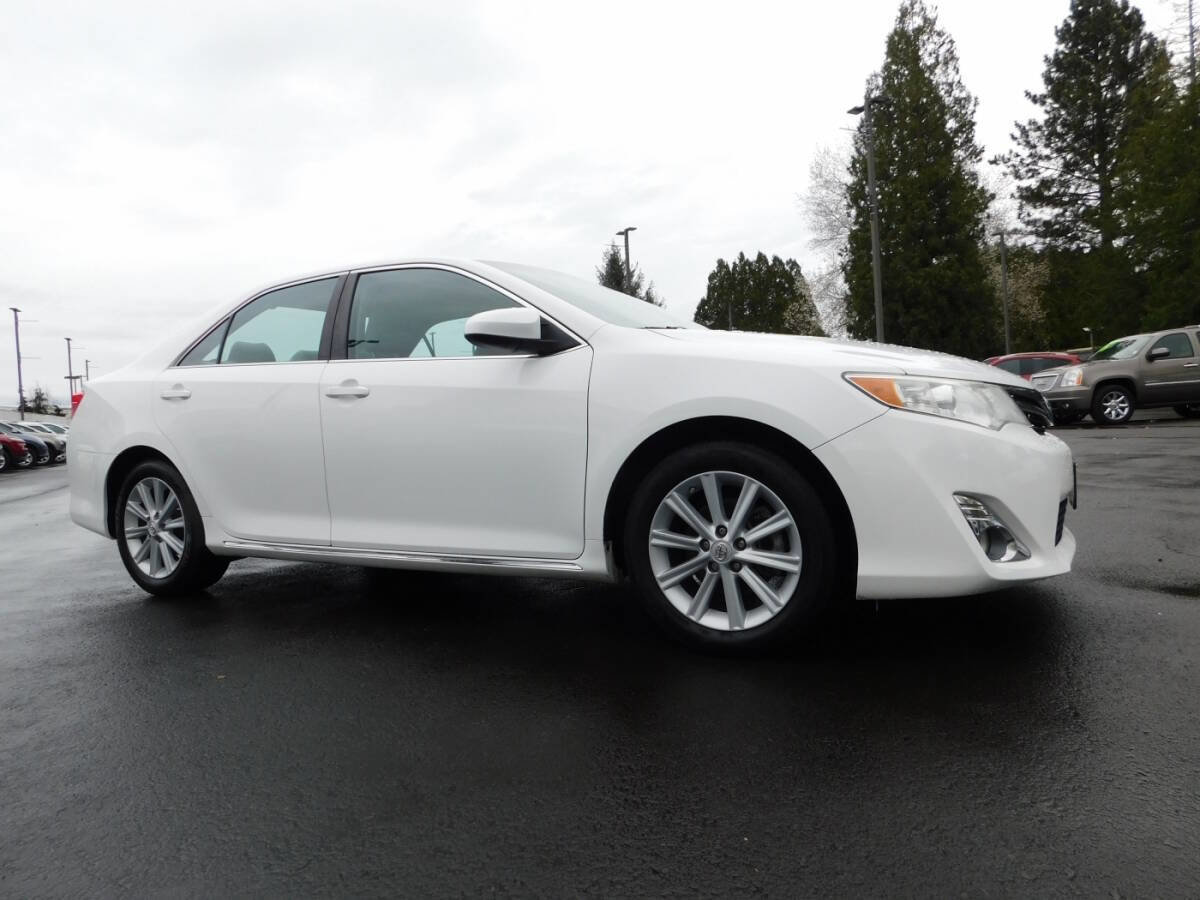 Used 2012 Toyota Camry XLE w/ Leather Pkg image 1