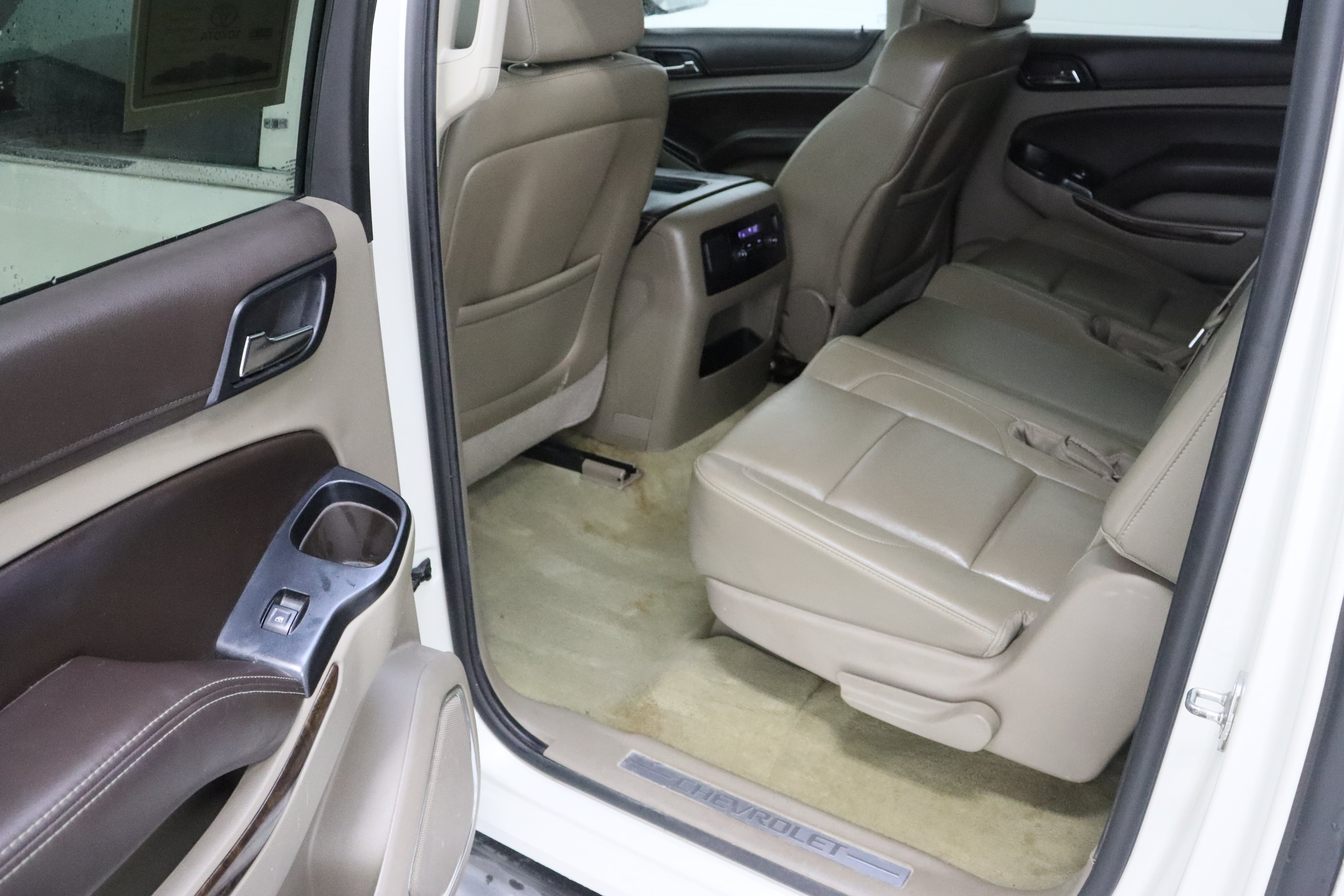 Used 2015 Chevrolet Suburban LT RWD image 25