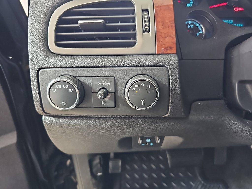 Used 2012 Chevrolet Avalanche LTZ image 30