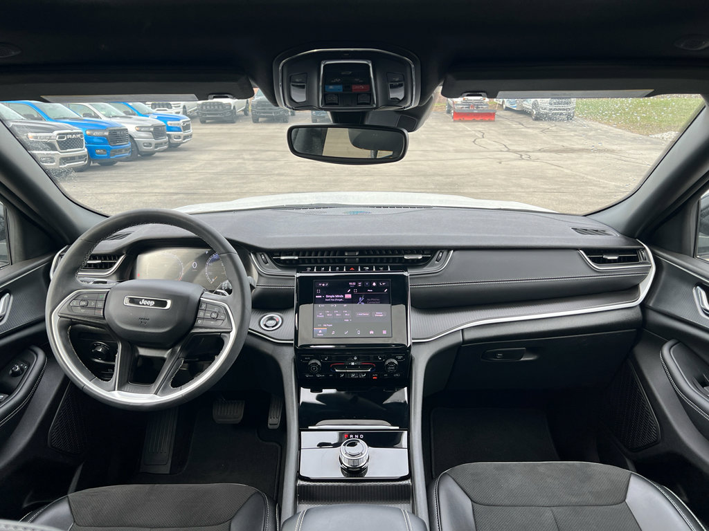 Used 2024 Jeep Grand Cherokee Altitude image 20