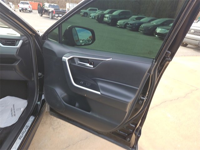 Used 2021 Toyota RAV4 XLE image 10