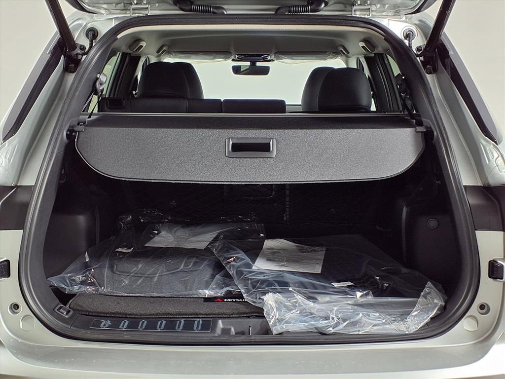 New 2025 Mitsubishi Outlander SE image 13