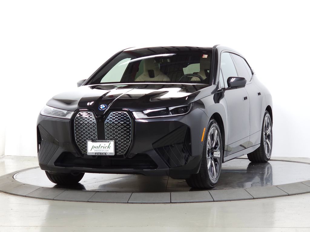 Used 2023 BMW iX xDrive50 w/ Premium Package AWD/4WD image 4