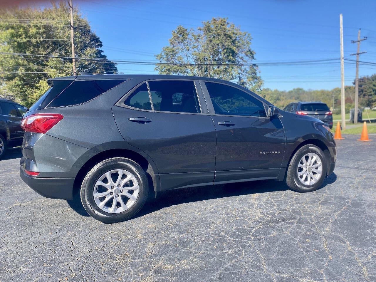 Used 2020 Chevrolet Equinox LS w/ LS Convenience Package FWD image 3