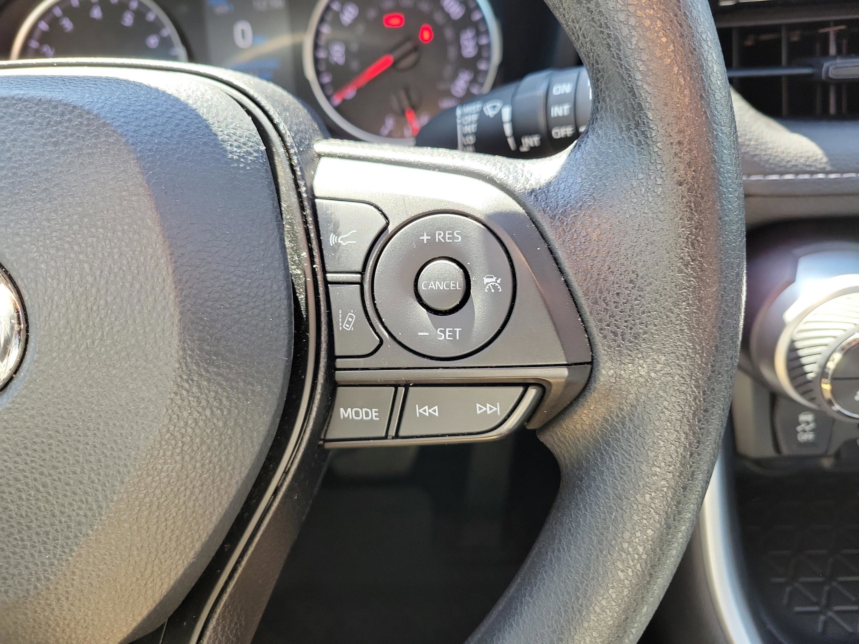 Used 2022 Toyota RAV4 XLE image 19